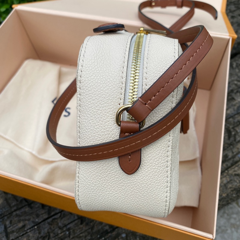 近新LV米白色全皮拼色流蘇手提斜背包斜挎包M44597-4