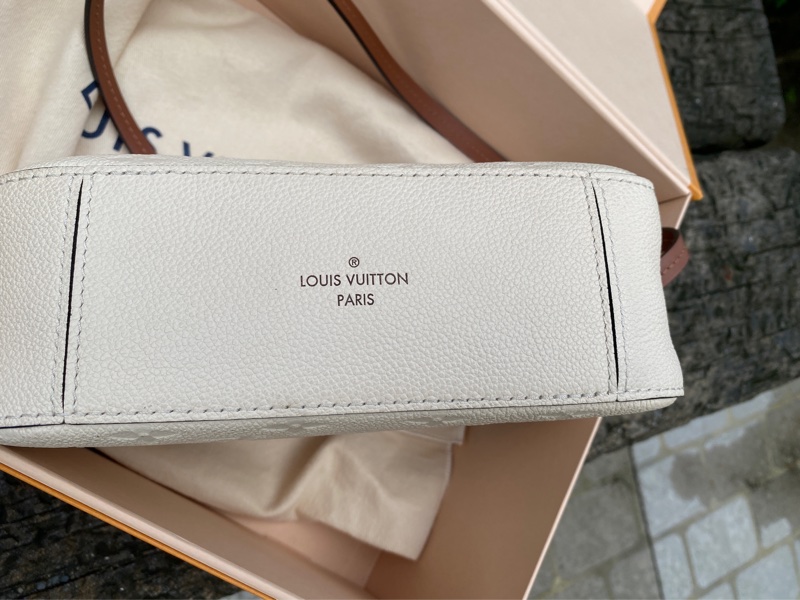 近新LV米白色全皮拼色流蘇手提斜背包斜挎包M44597-6