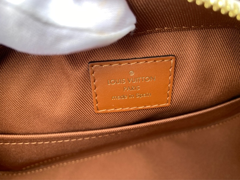 近新LV米白色全皮拼色流蘇手提斜背包斜挎包M44597-7