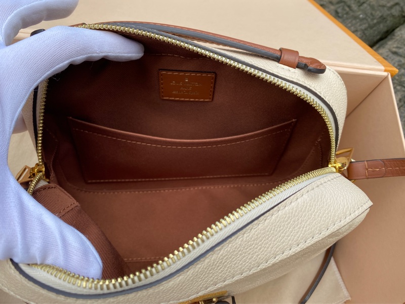 近新LV米白色全皮拼色流蘇手提斜背包斜挎包M44597-8