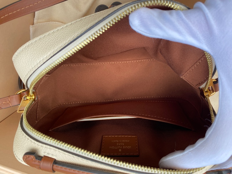 近新LV米白色全皮拼色流蘇手提斜背包斜挎包M44597-9