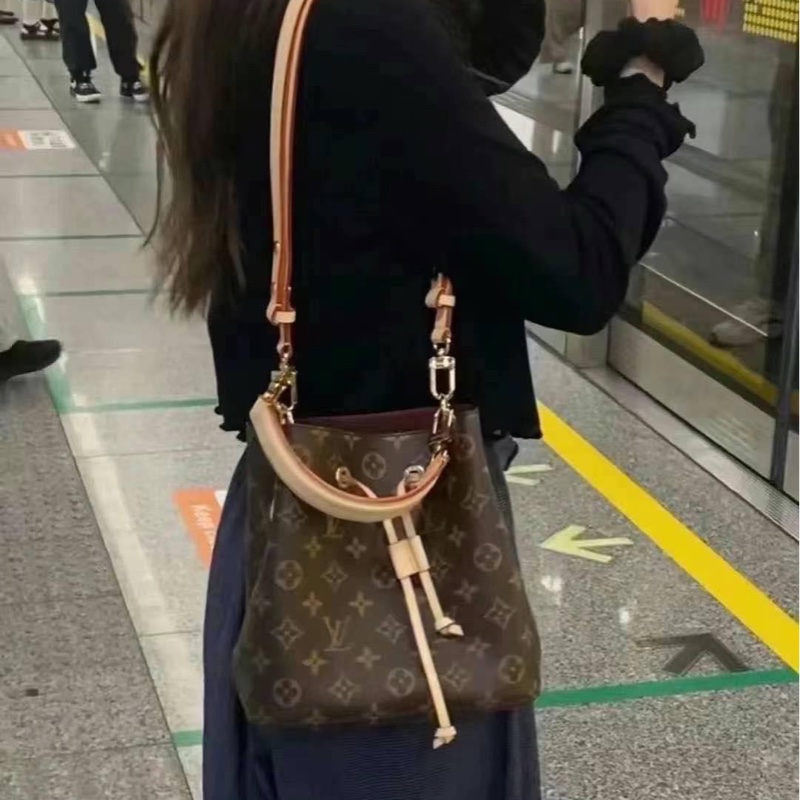 LV NeoNoe BB 晶片款 兩用水桶包 台灣未上式搶先享受-2