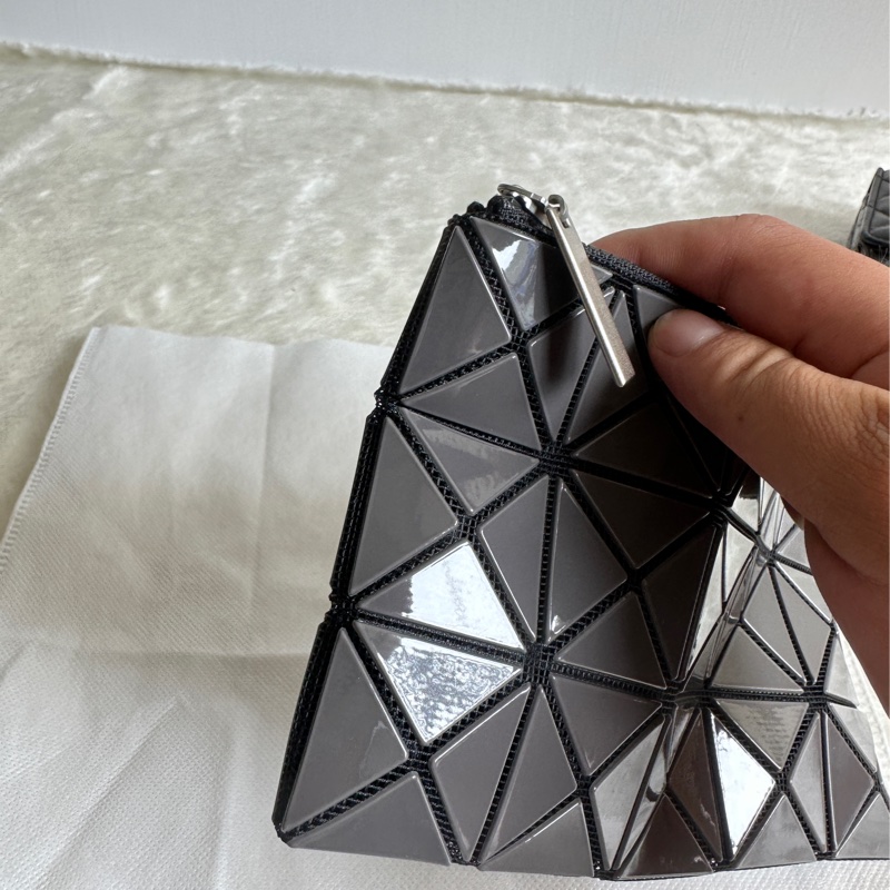 BAO BAO 深灰拉鍊小手拿包-2