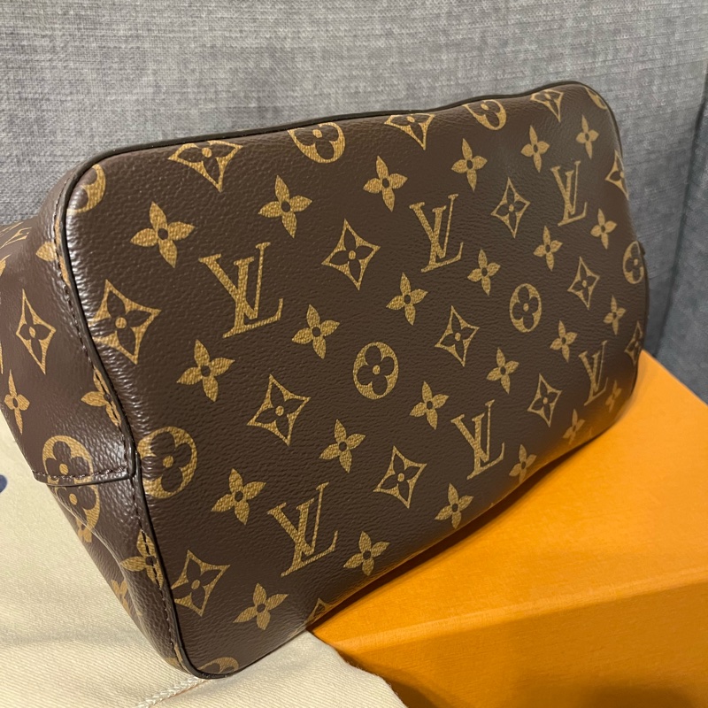 LV NeoNoe MM 水桶包-黑<另送斜背帶、內膽>-4