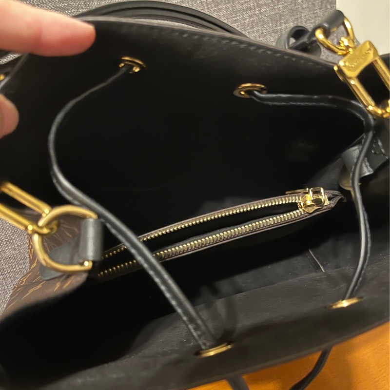 LV NeoNoe MM 水桶包-黑<另送斜背帶、內膽>-6