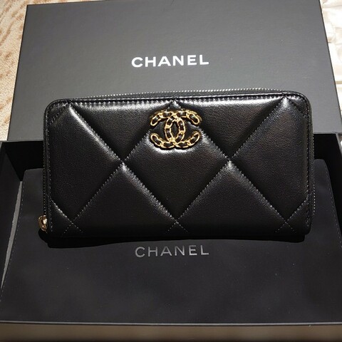 Chanel19系列經典菱格紋小羊皮長夾