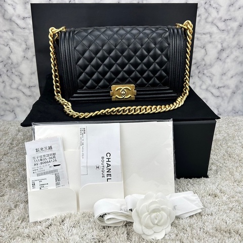 CHANEL  經典  BOY  25  系列魚子醬牛皮金屬釦壓邊金鍊肩背包(黑色復古金）  ⭕️芯片款⭕️