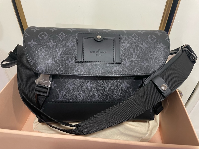 LV Messanger PM VOYAGER M40511 黑花 郵差包 小紅書-6