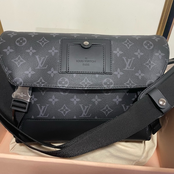 LV Messanger PM VOYAGER M40511 黑花 郵差包 小紅書-8