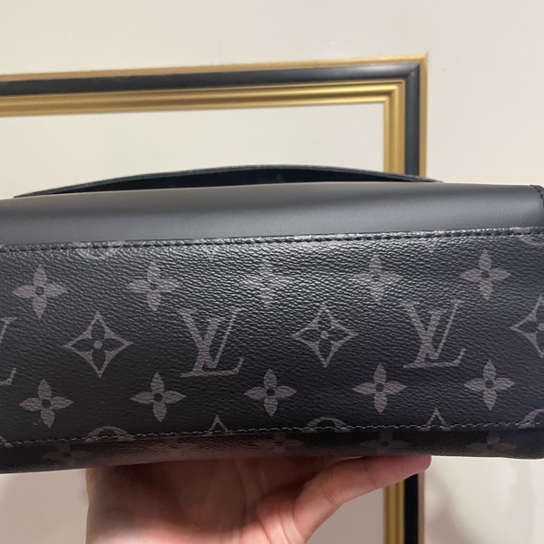 LV Messanger PM VOYAGER M40511 黑花 郵差包 小紅書-12