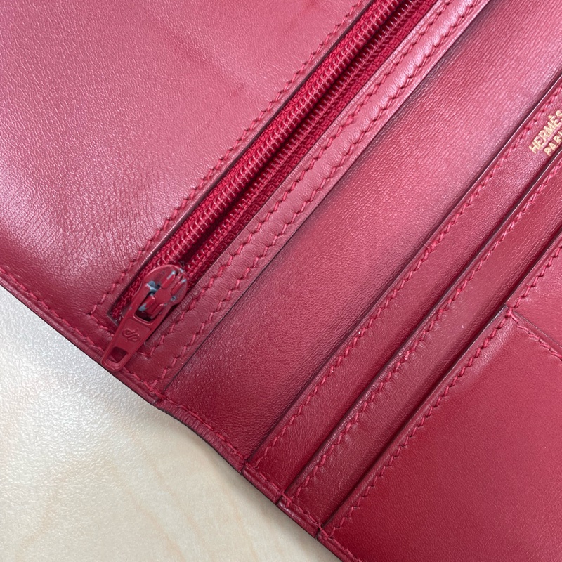 💕過年換新夾💕Hermes 愛馬仕Bearn系列Epsom牛皮紅金H穿式招財長夾-16