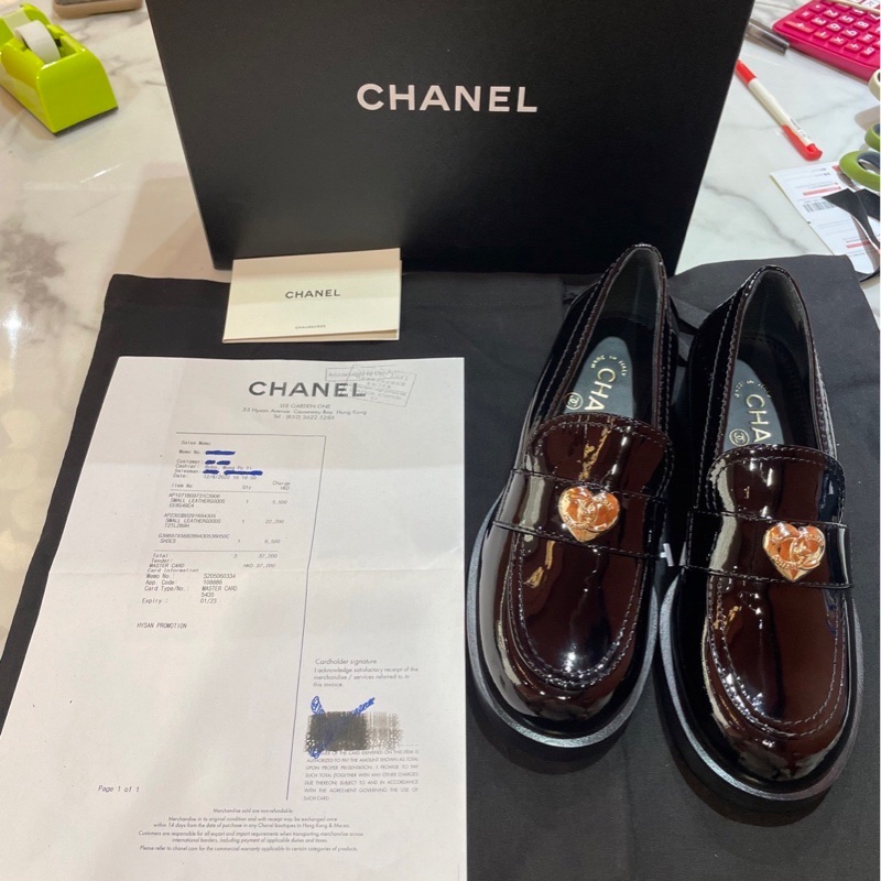 Chanel 23C 黑漆皮愛心書包釦樂福鞋-20