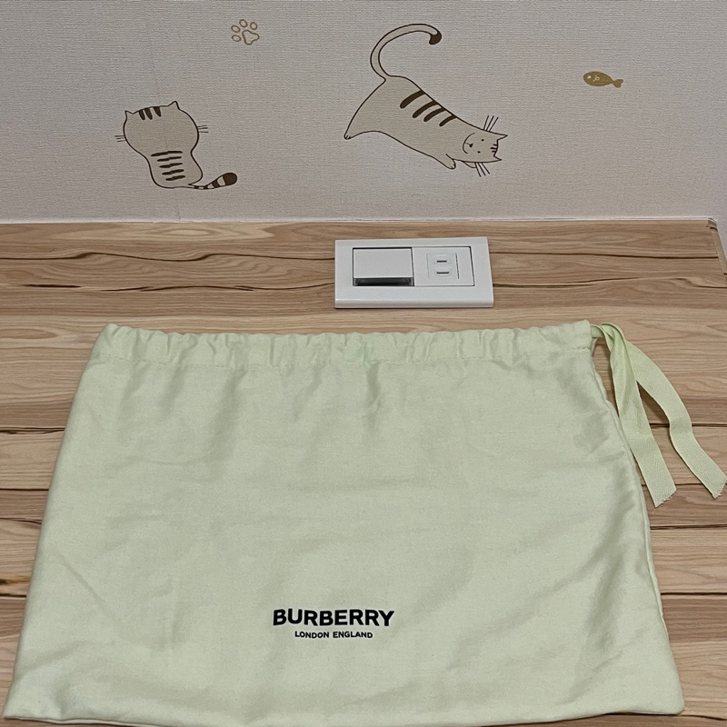 BURBERRY肩背包日本限定款80652221-7