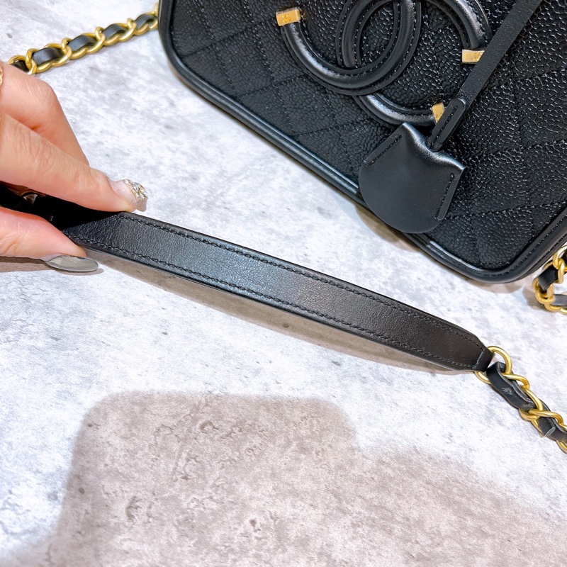 Chanel 黑金荔枝皮迷你Vanity手提斜背化妝箱-8