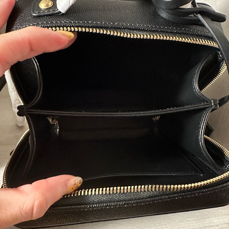 Chanel 黑金荔枝皮迷你Vanity手提斜背化妝箱-12