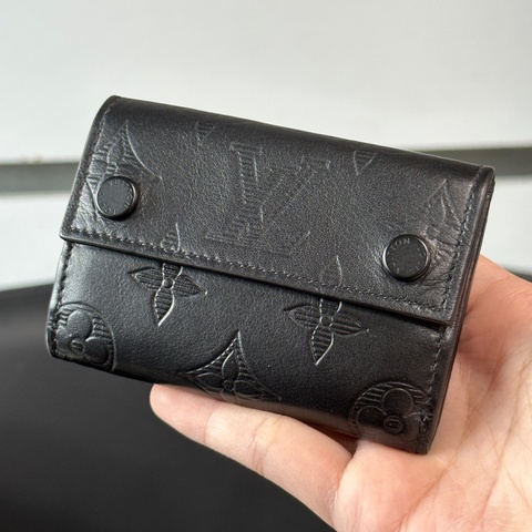 lv 壓紋短夾