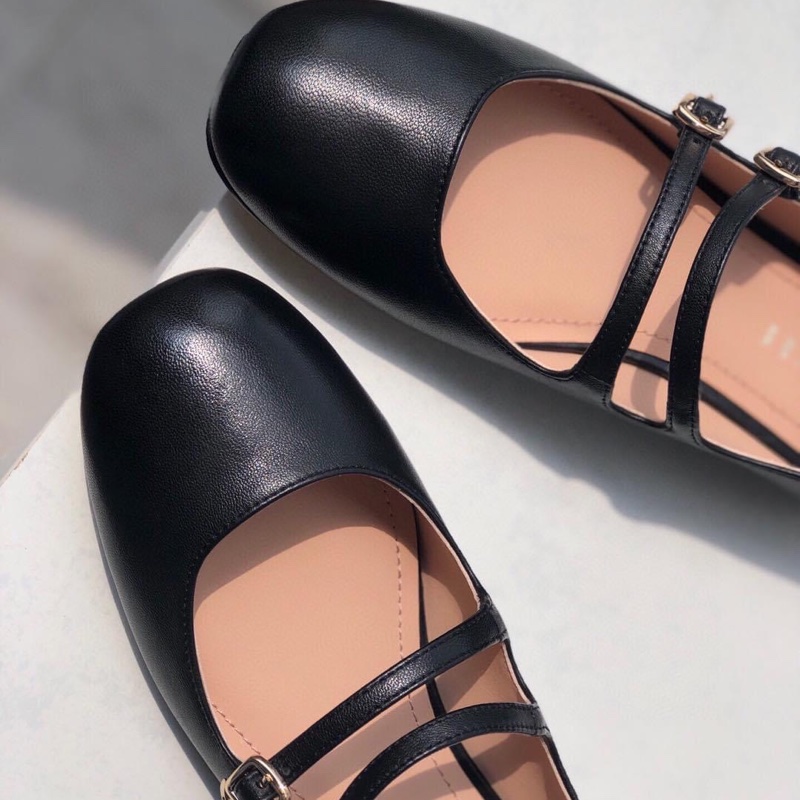 coach女士WHITLEY 瑪麗珍女鞋🥿 小方圓頭包容性強,上腳舒適夏秋季🍂 可搭配各種裙子,簡直不要太好看了吧🥳復古洋氣,搭配針扣顯的高級又有氣質🤏 材質使用全粒面羊皮,跟高1cm 大底材質:卡斯特輕片大底 尺碼:35-40標準碼💕-3