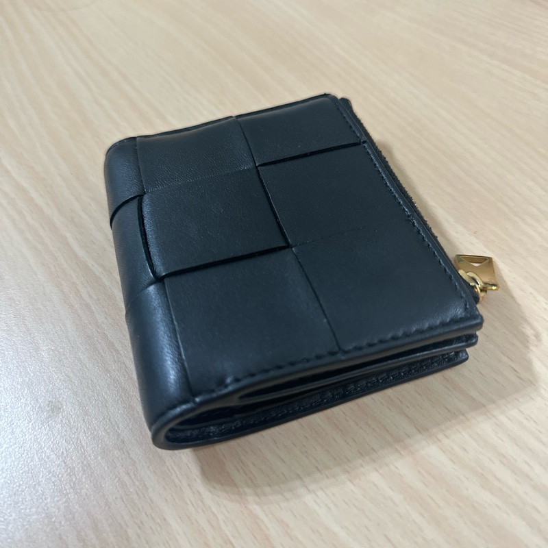 BV Bottega Veneta Small Cassette Bi-Fold Zip Wallet 黑色短夾-7
