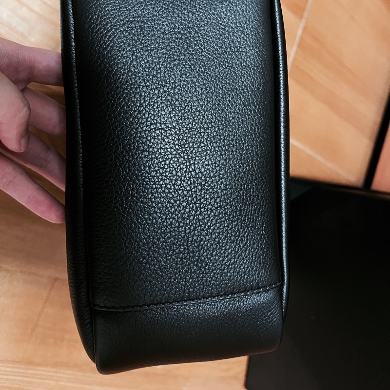 大降價！YSL  LE 5 À 7皮革小型Hobo腋下水桶包rose私服穿搭 IG爆紅款-11