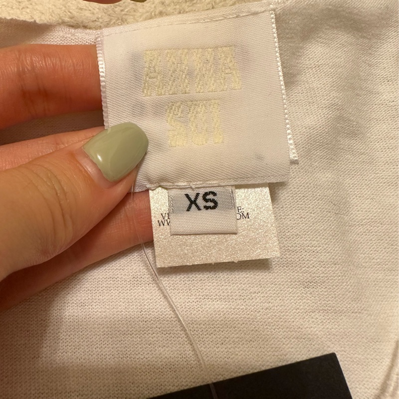 全新轉售 原價$2580｜專櫃購入 Anna Sui 柔美浪漫氣質 亮片花朵🌷 滾邊短袖T恤 XS-7