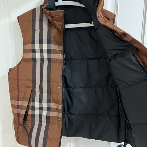 Burberry 經典菱格紋雙面羽絨背心