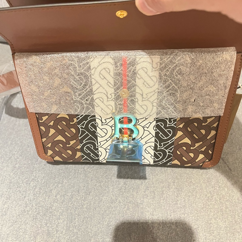 BURBERRY TB風琴老花包-3