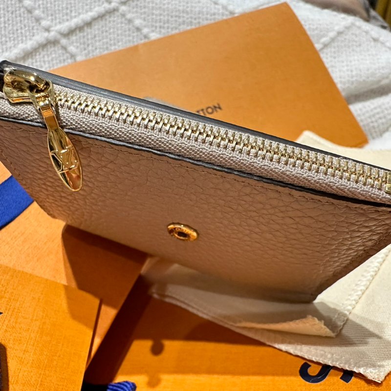 LV Capucines XS 錢包 奶茶色/卵石色-2