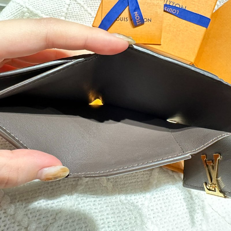 LV Capucines XS 錢包 奶茶色/卵石色-5