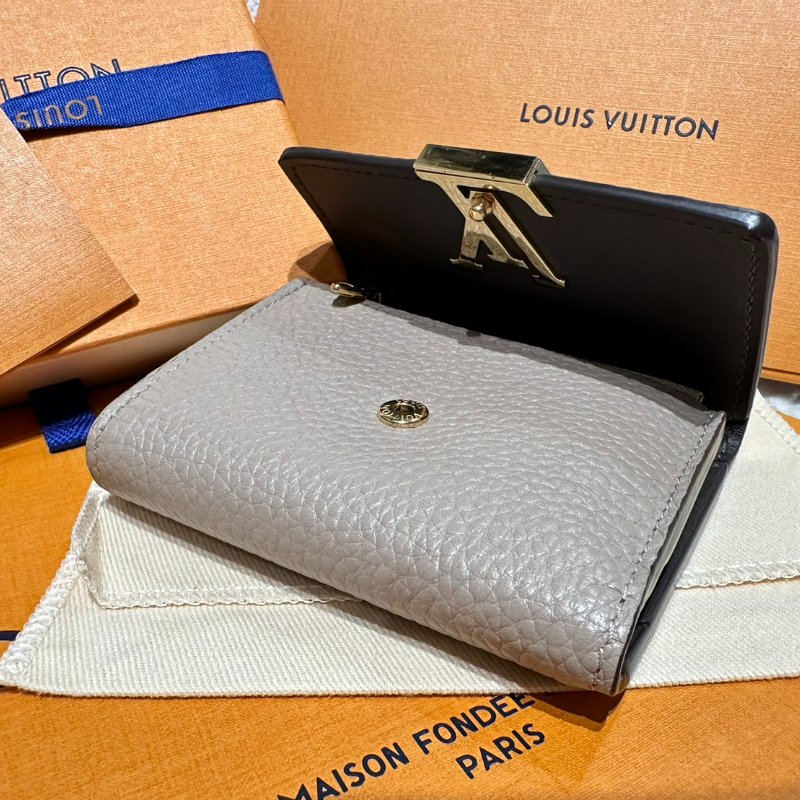 LV Capucines XS 錢包 奶茶色/卵石色-7
