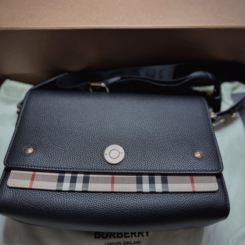 ✨Burberry 皮革與 Vintage 格紋 Note 斜背包（9.9成新）-0