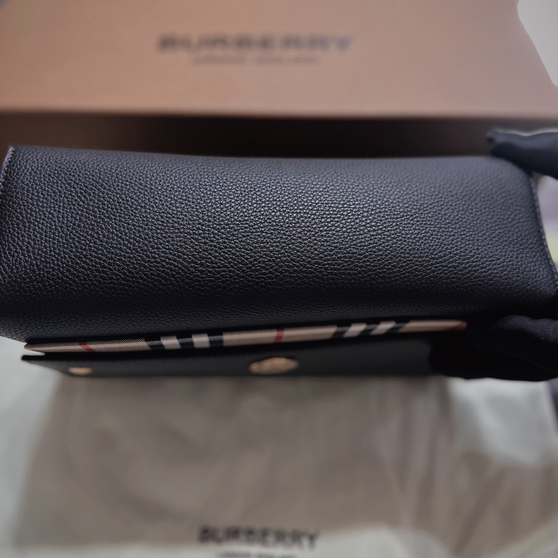 ✨Burberry 皮革與 Vintage 格紋 Note 斜背包（9.9成新）-4