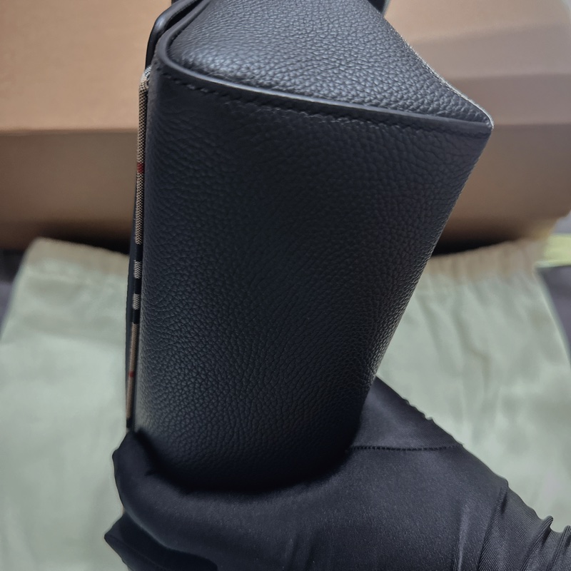 ✨Burberry 皮革與 Vintage 格紋 Note 斜背包（9.9成新）-15