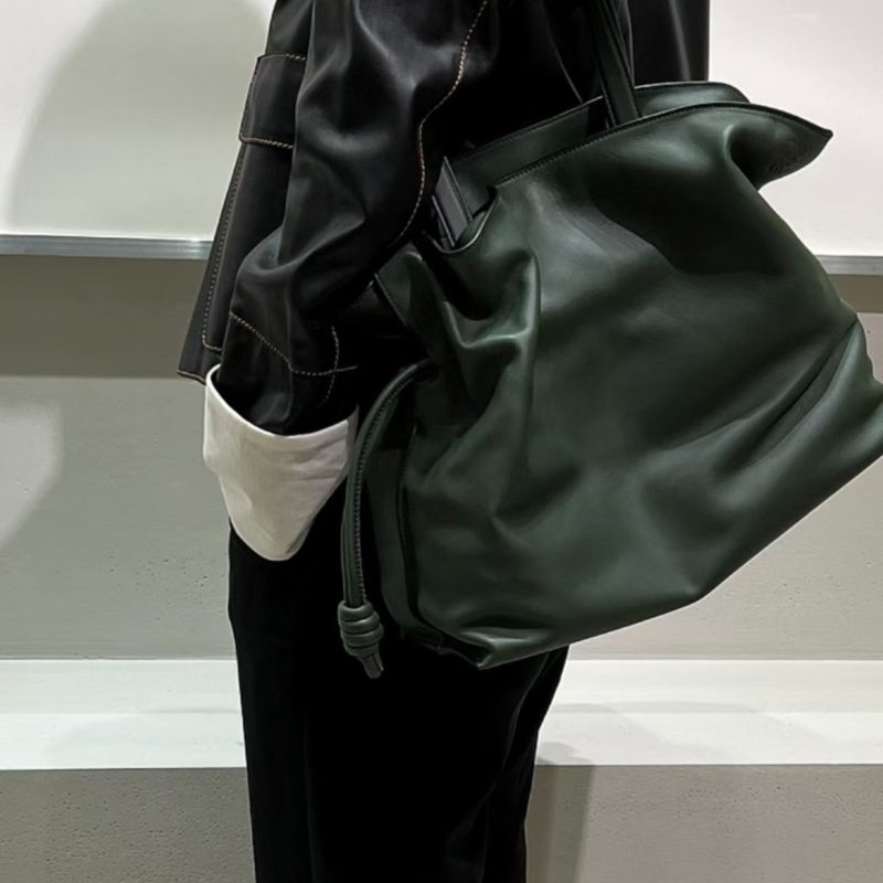 Loewe 納帕小牛皮 大款 Flamenco 福袋包 黑色( 當季熱門新品 下單前請先詢問 )-4