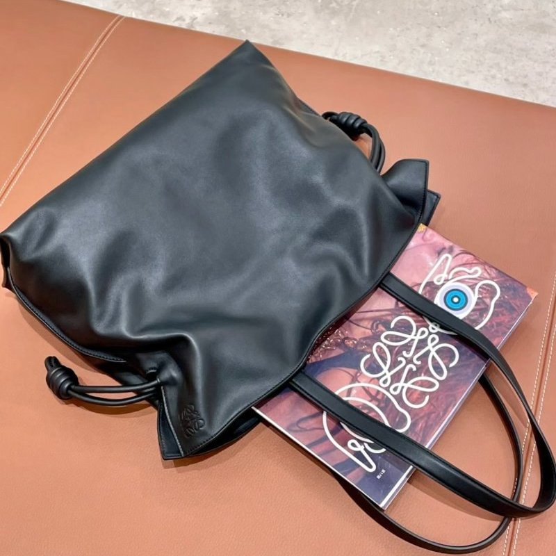 Loewe 納帕小牛皮 大款 Flamenco 福袋包 黑色( 當季熱門新品 下單前請先詢問 )-0