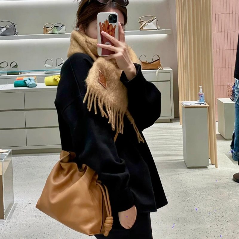 Loewe 納帕小牛皮小款 Flamenco 包 暖沙色-1