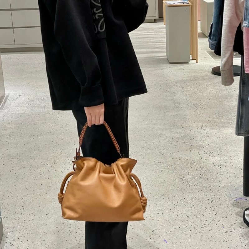 Loewe 納帕小牛皮小款 Flamenco 包 暖沙色-4