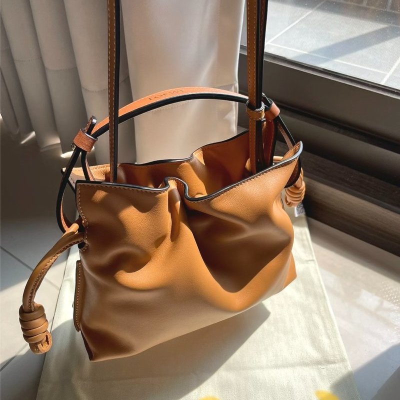 Loewe 納帕小牛皮小款 Flamenco 包 暖沙色-5