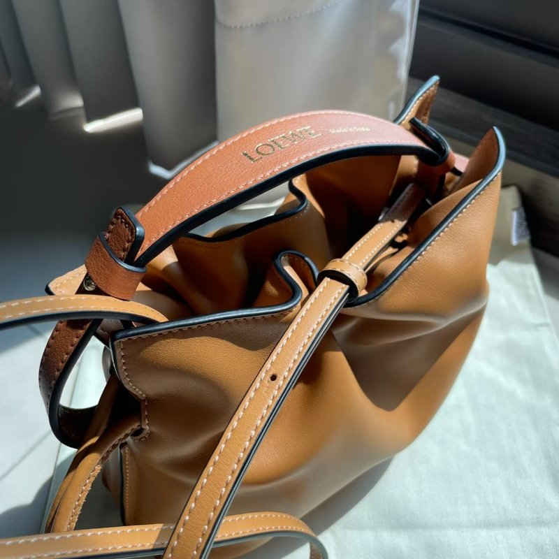 Loewe 納帕小牛皮小款 Flamenco 包 暖沙色-6