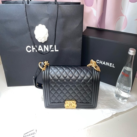 Chanel le boy 25 黑金牛