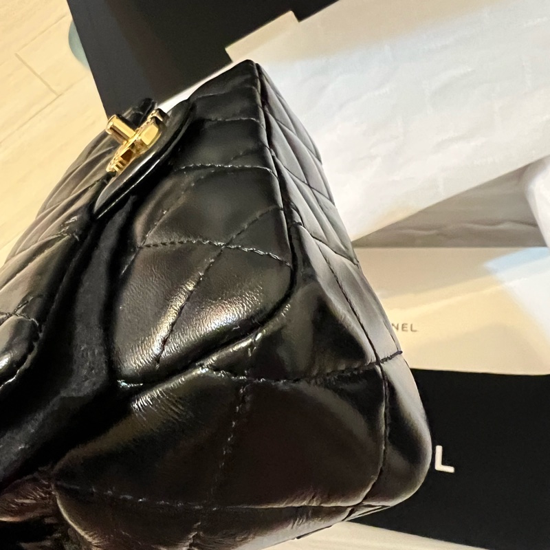 Chanel 小型手把口蓋包(可小議)-5