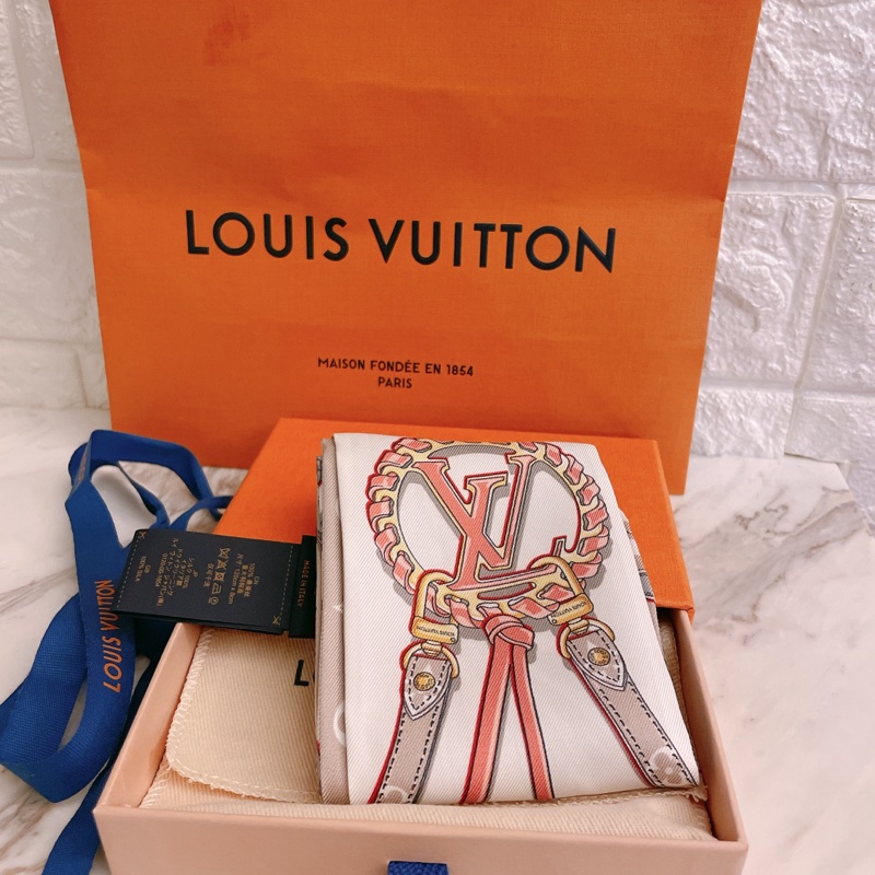全新全配正品✨Louis Vuitton 長絲巾Mix and Straps 老花鎖鏈印花粉灰絕美配色LVtwilly-3