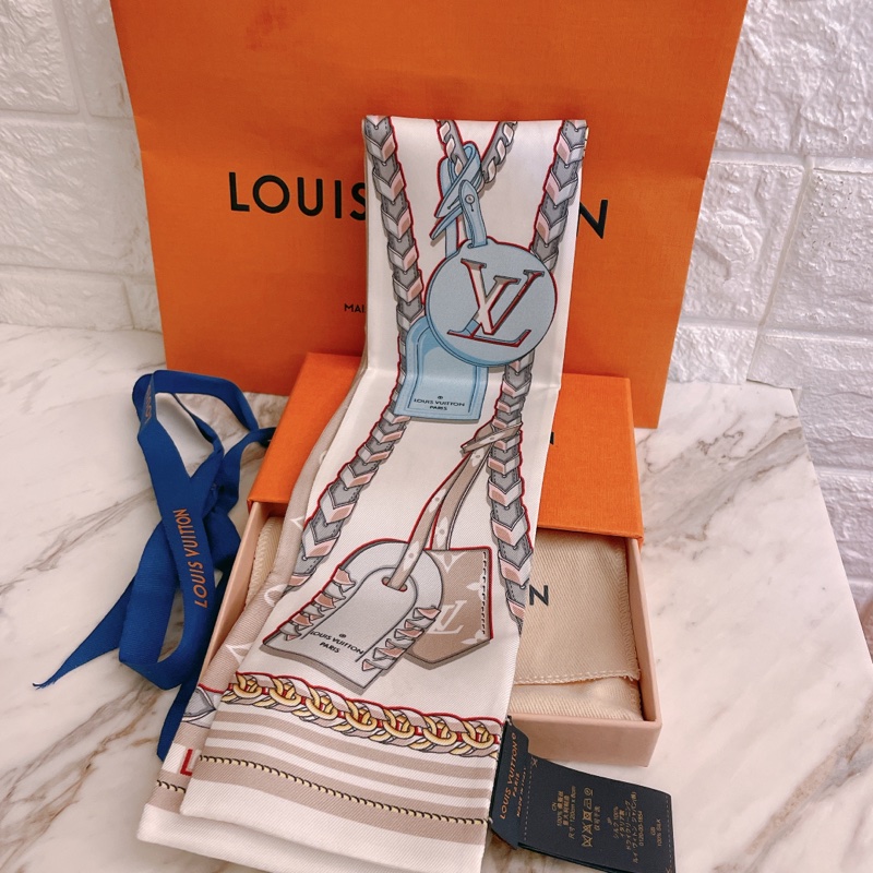 全新全配正品✨Louis Vuitton 長絲巾Mix and Straps 老花鎖鏈印花粉灰絕美配色LVtwilly-4