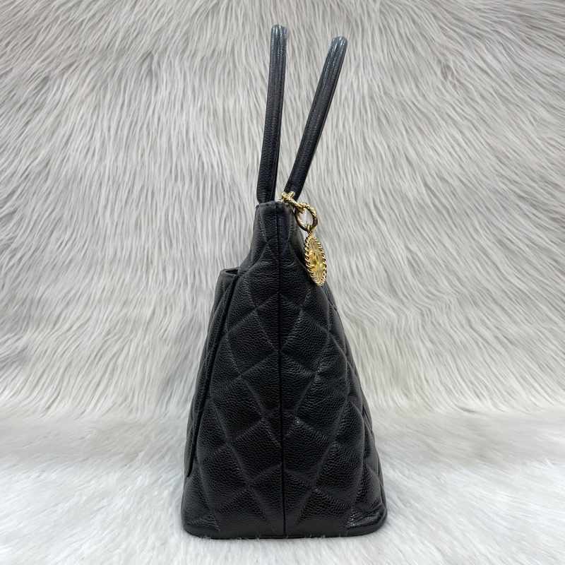 Chanel 黑荔枝皮1804金幣希爾頓手提包-1