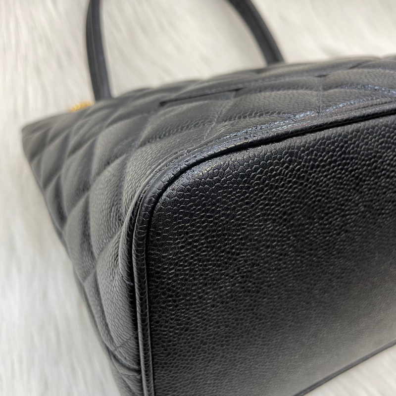 Chanel 黑荔枝皮1804金幣希爾頓手提包-5