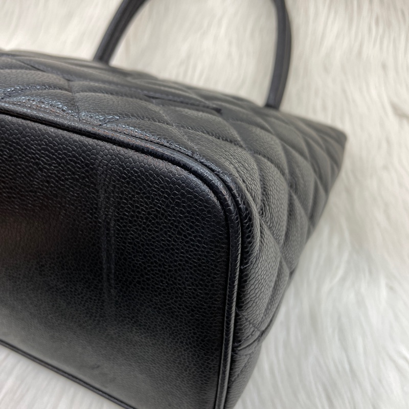 Chanel 黑荔枝皮1804金幣希爾頓手提包-6