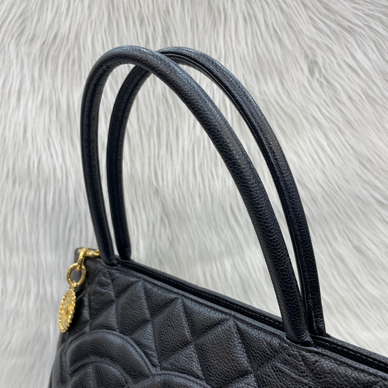 Chanel 黑荔枝皮1804金幣希爾頓手提包-10