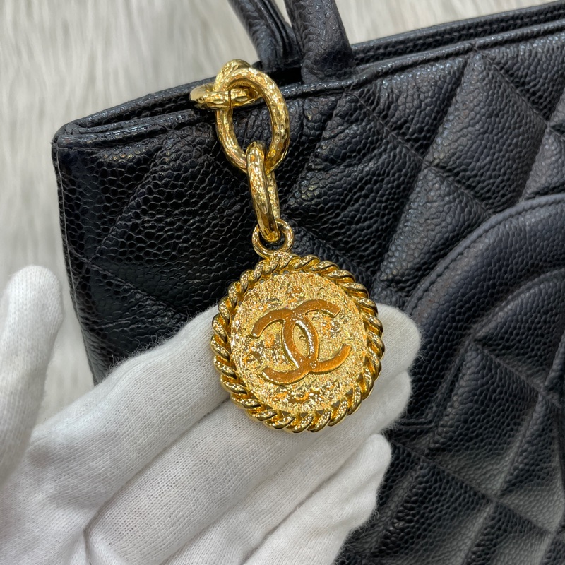 Chanel 黑荔枝皮1804金幣希爾頓手提包-11