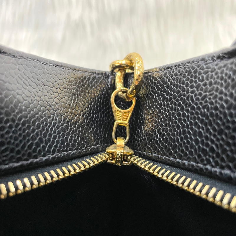 Chanel 黑荔枝皮1804金幣希爾頓手提包-21