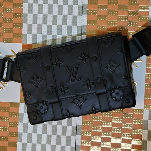 LV Trunk 斜背包 腰包 Monogram Seal 黑色皮革 M57952 胸口包