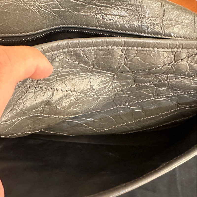 YSL 水泥灰揉製牛皮NIKI 鏈包-9